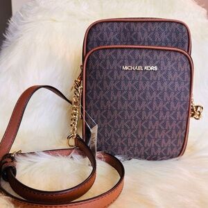 Micheal kors purse crossbody bag $165 brand new with tag